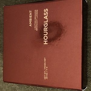 Brand New Hourglass Ambient Lighting Bronzer nude bronze light